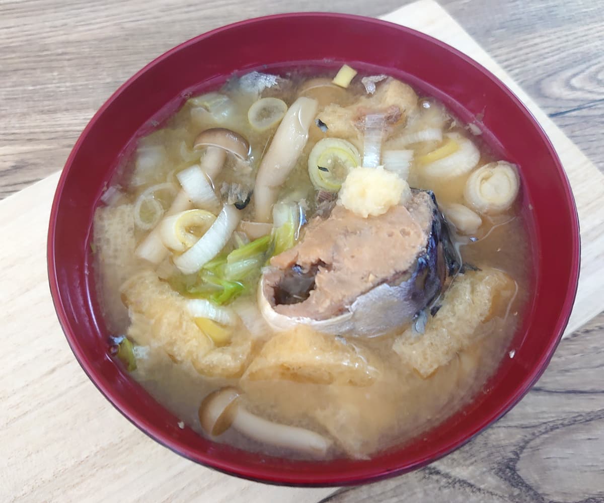鯖缶と白菜の味噌汁