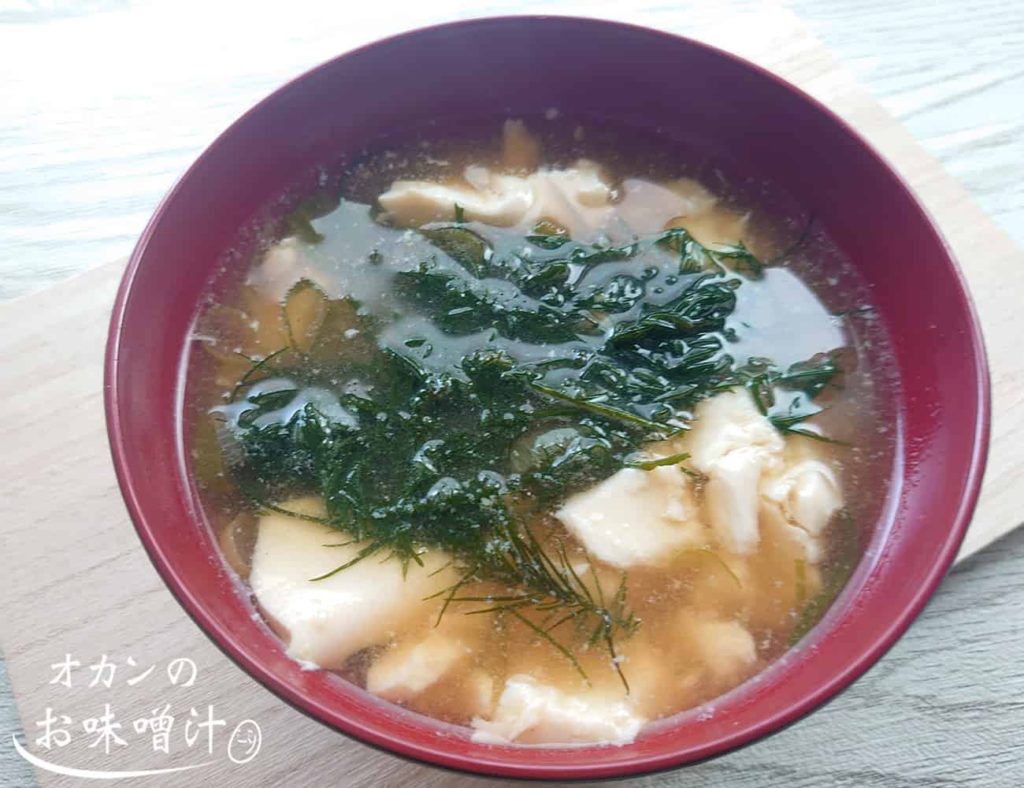 生まつも（松藻）と崩し豆腐の味噌汁