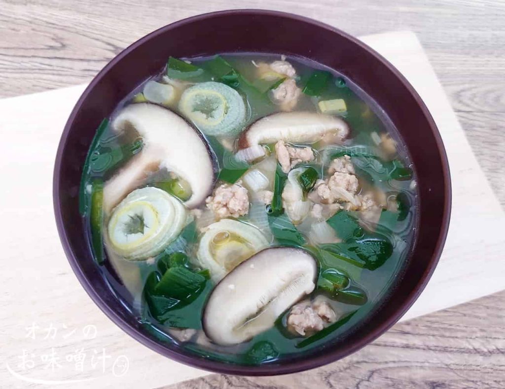 餃子風 ひき肉とニラの味噌汁