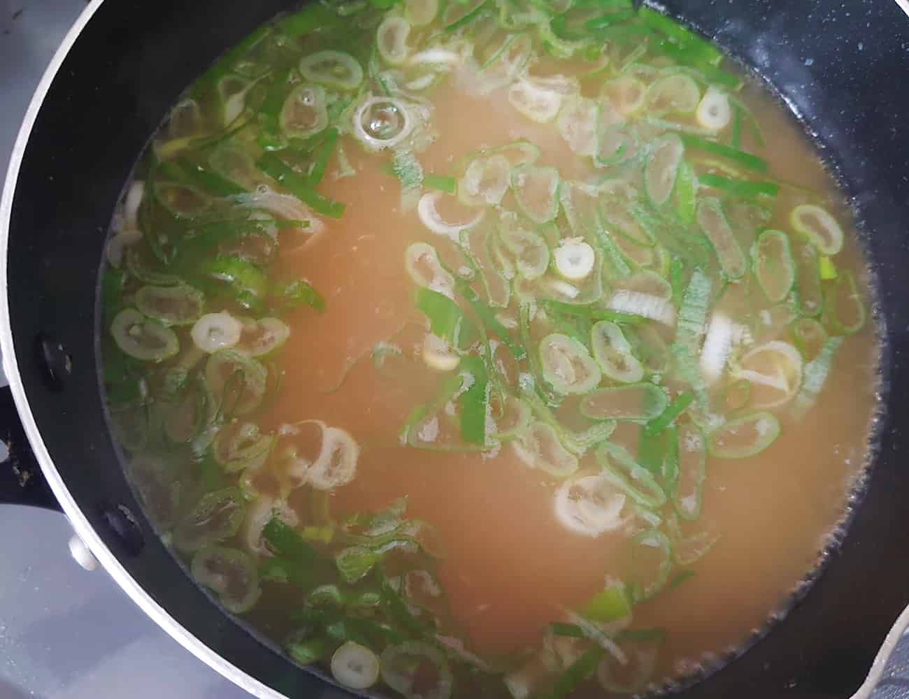 味噌を溶いて火を止める。