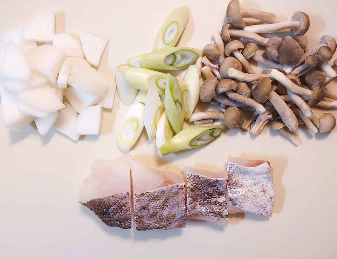 鱈は1切れを4カットに。