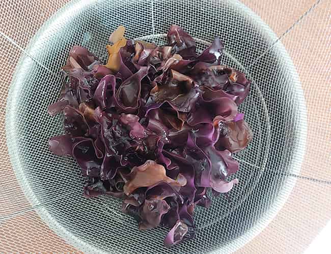 ざるにあけ水を切る。