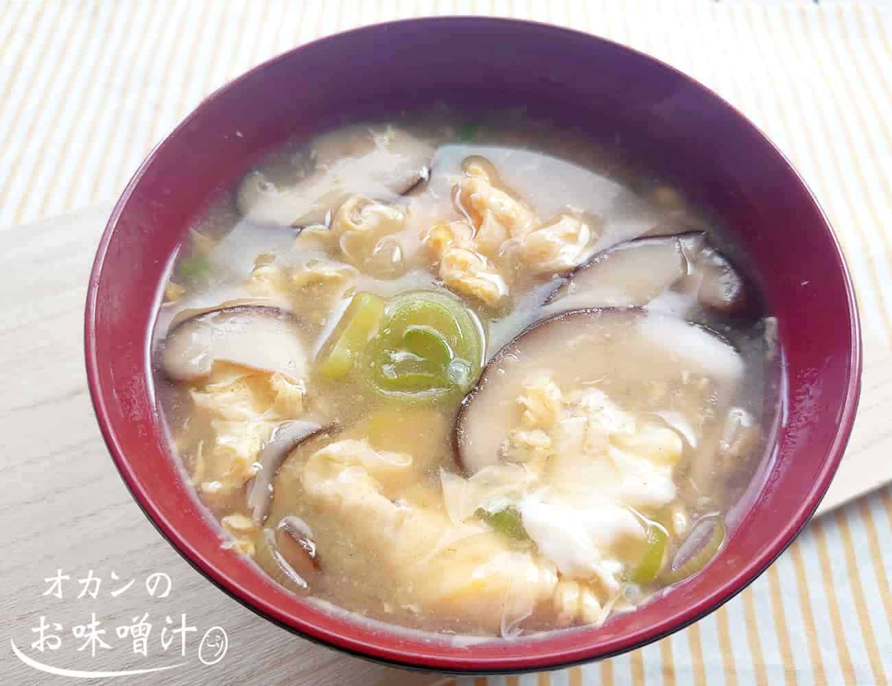 卵の形を残す場合、固まるまでかき混ぜずに火を通す。