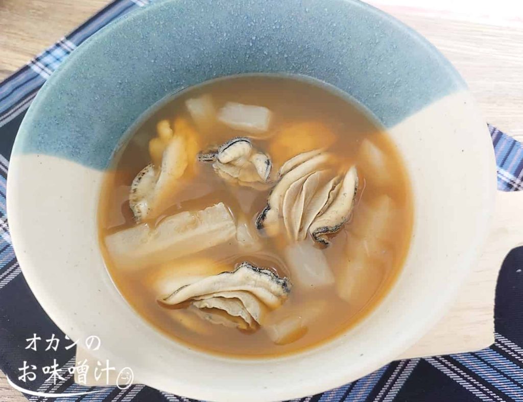 牡蠣とカブの味噌汁