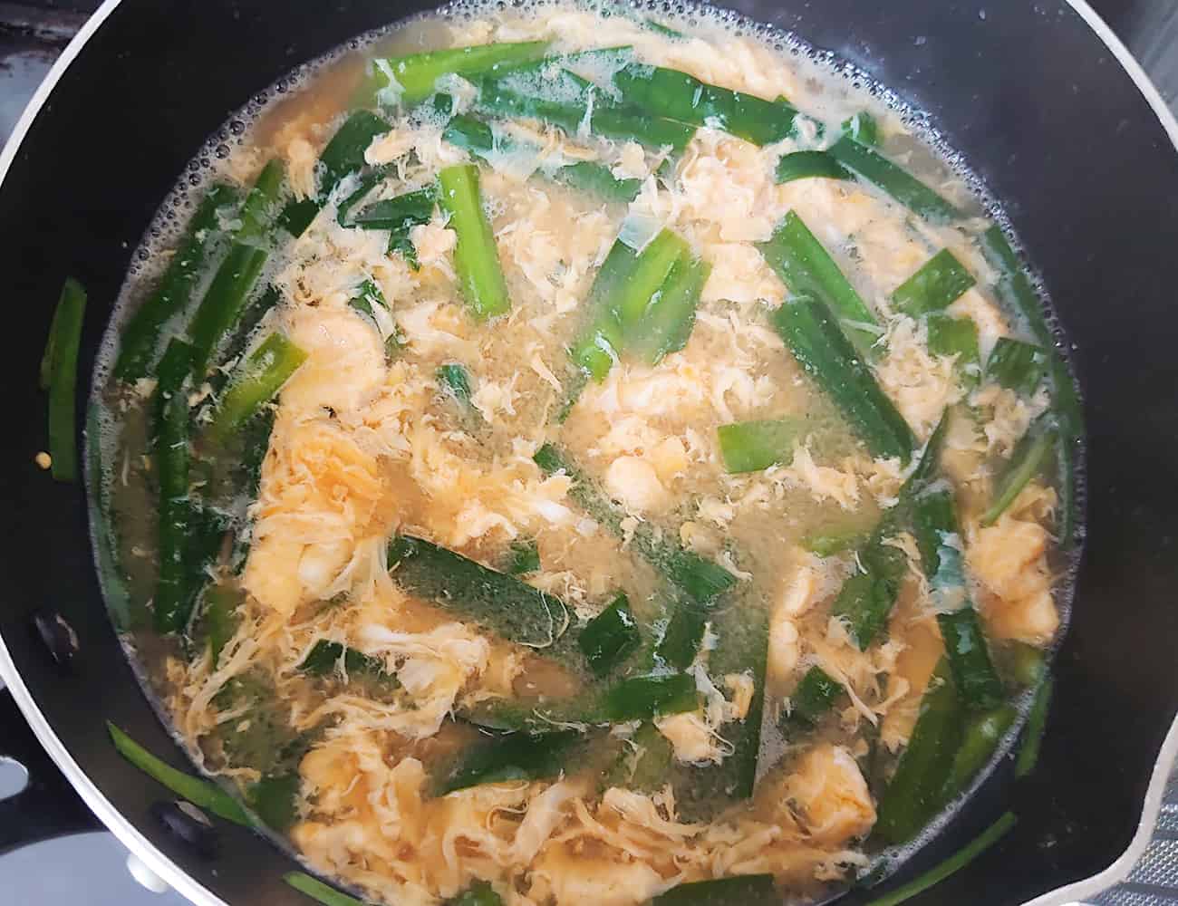 30秒ほど煮込んで火を通す。