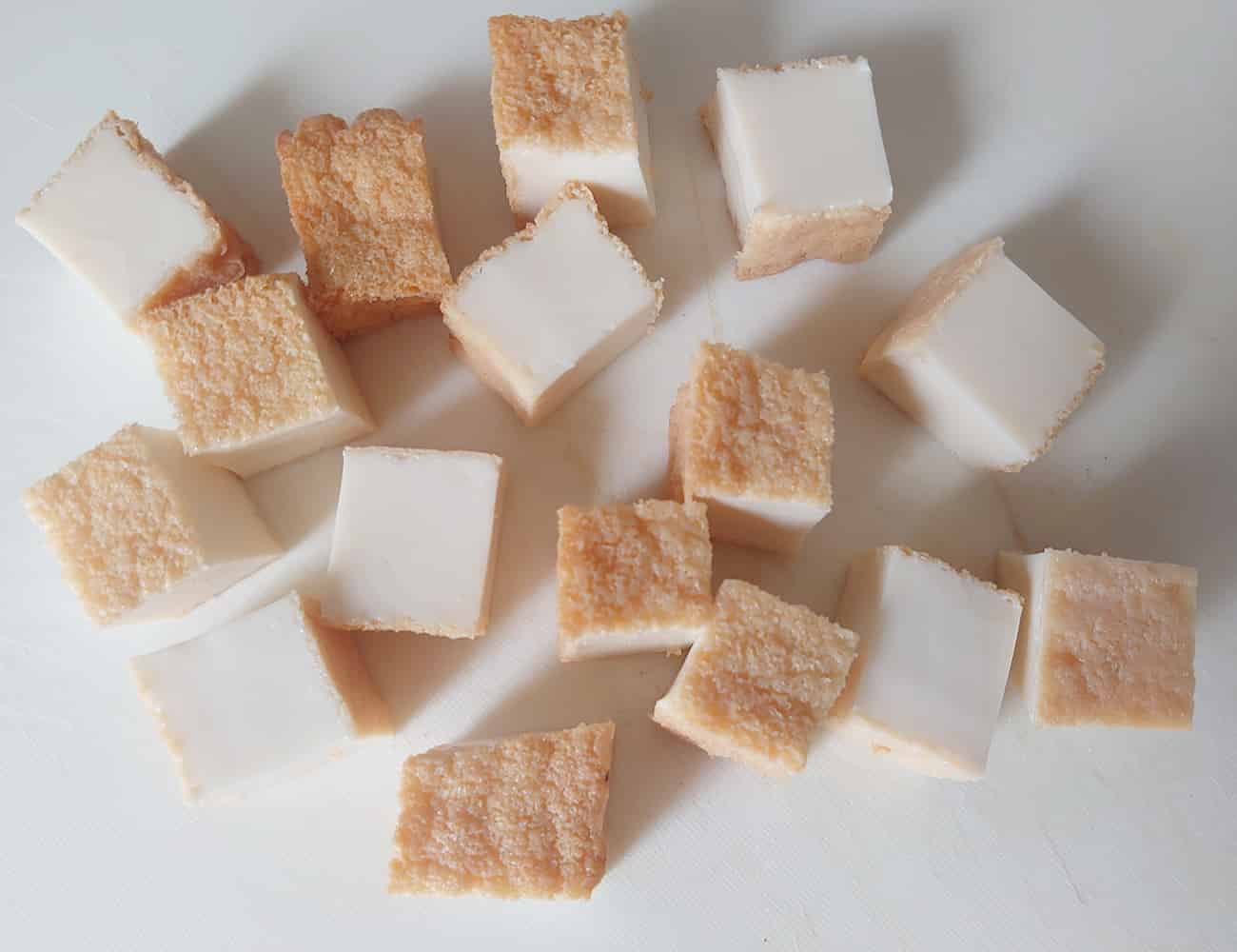 厚揚げは食べやすい大きさの角切りにしておく。