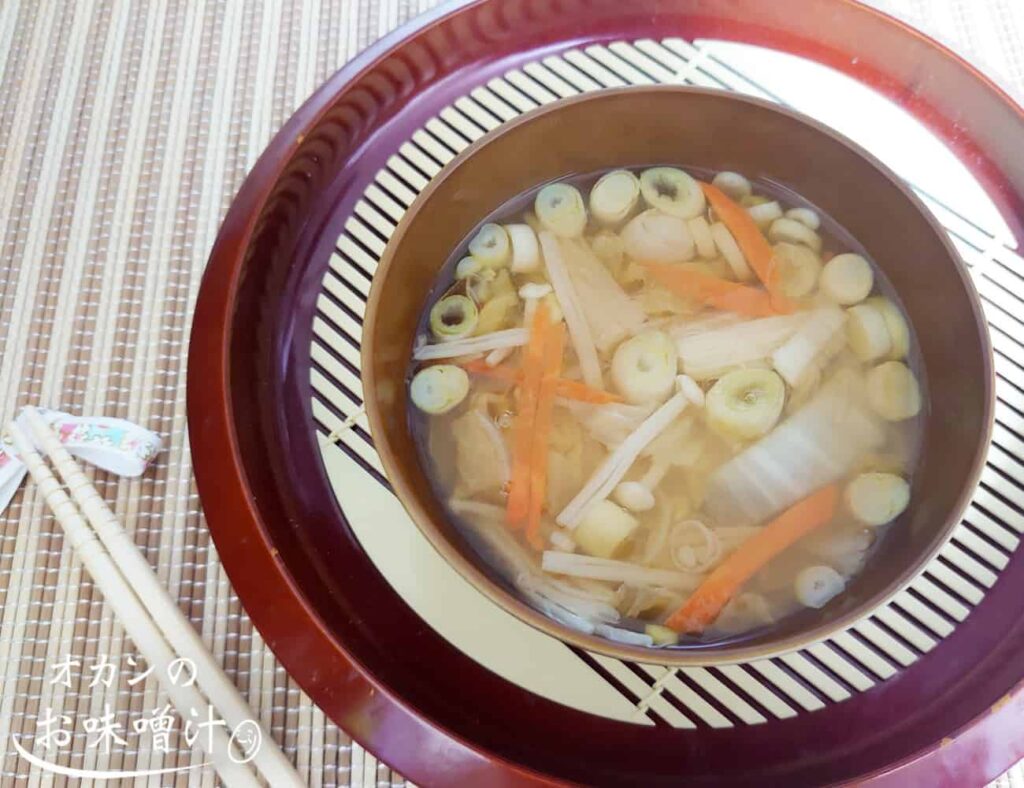 白菜とエノキの味噌汁