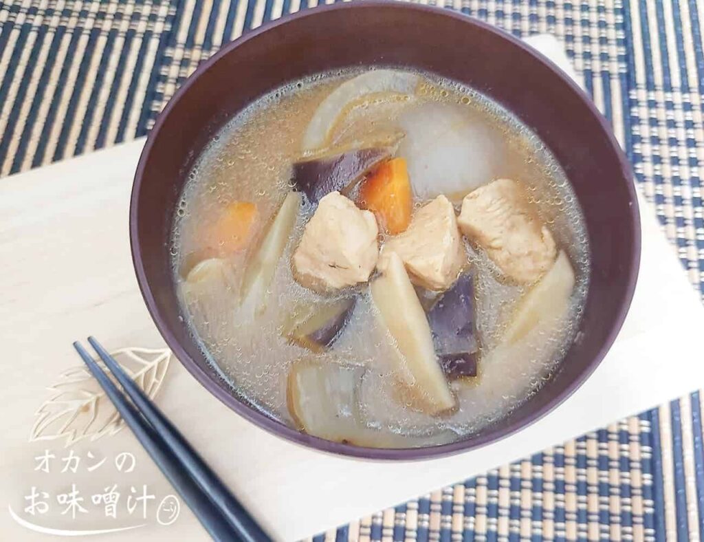 鶏とごぼうとなすの味噌汁